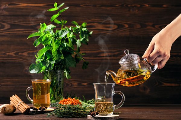 What Should UK Pregnant Women Know About the Risks and Benefits of Herbal Teas?