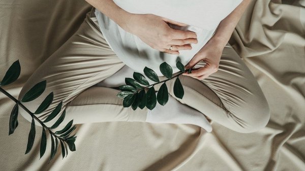 How Can UK Pregnant Women Safely Participate in Group Exercise Classes?